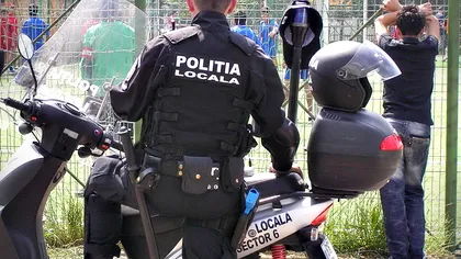 Poliţişti locali bucureşteni reţinuţi pentru trafic de influenţă. Au primit şpăgi de 2.000 de euro de la comercianţi stradali