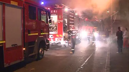 Incendiu violent într-un bloc din Ploieşti, o tânără a suferit un atac de panică