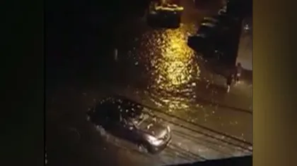 PLOI TORENŢIALE în Constanţa: Străzi şi case inundate, şoferi blocaţi în maşini VIDEO