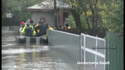 VREMEA REA face ravagii în România: Inundaţii, sute de oameni evacuaţi, vânt, porturi şi drumuri închise VIDEO