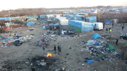 JUNGLA din Calais: Peste 2.000 de refugiaţi au fost evacuaţi din tabăra improvizată