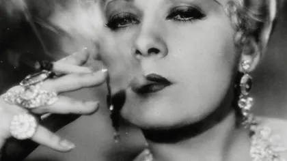 Mae West: Condamnată pentru 