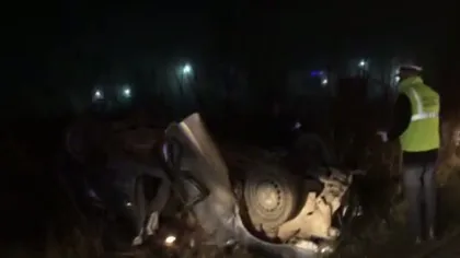 Trei oameni au murit după ce maşina în care se aflau s-a răsturnat