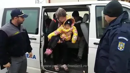 29 de migranţi sirieni, mai mulţi copii decât adulţi, prinşi când voiau să treacă ilegal din Serbia în România