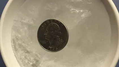 Foarte tare! A pus întotdeauna o monedă în congelator înainte de a pleca de acasă! Ce s-a întâmplat