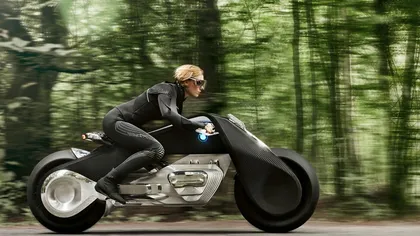Motocicleta care îşi menţine singură echilibrul, aproape să devină realitate VIDEO