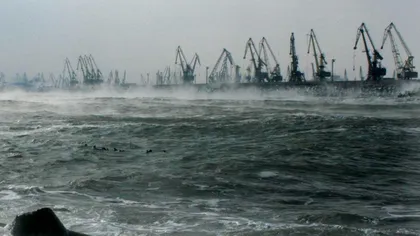 Furtuna a închis porturile din Constanţa. Vântul a suflat cu putere