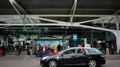 Sute de taxiuri blochează aeroportul din Lisabona în semn de protest faţă de legalizarea Uber şi Cabify