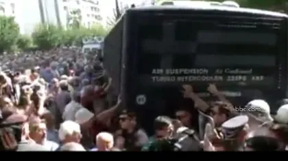 Protest cu scandal în Grecia! Forţele de ordine au folosit gaze lacrimogene împotriva pensionarilor care au ieşit în stradă