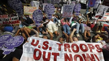 Proteste violente în Filipine, în faţa Ambasadei SUA. Demonstranţii au fost loviţi de maşini de poliţie