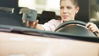 Femeile sunt în medie cu 12% mai nervoase la volan decât bărbaţii - STUDIU