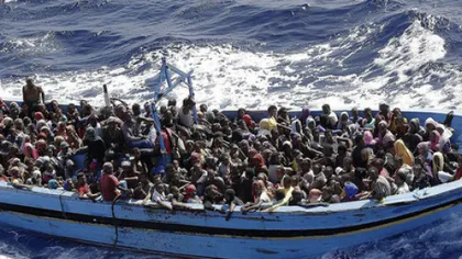 Patru morţi şi peste 100 de dispăruţi după ce o barcă plină cu migranţi s-a răstunart în Marea Mediterană