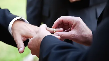 Un preot italian dă vina pe căsătoriile gay pentru valul de cutremure care a lovit ţara. Cum reacţionează Vaticanul