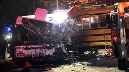 Şase persoane au murit şi zece au fost rănite după ce două autobuze au intrat în coliziune în Statele Unite