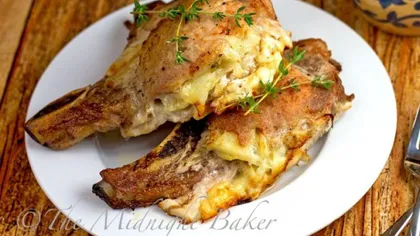 Reţeta zilei: Cotlete de porc umplute cu cartofi şi brânză