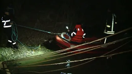 Incident tragic pe Dunăre. Trei bărbaţi s-au răsturnat cu barca, doi sunt daţi dispăruţi VIDEO