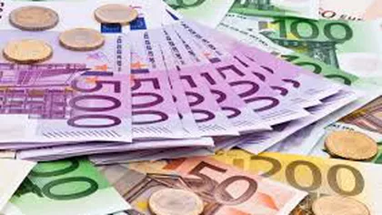 Euro se menţine peste 4,50 lei, pe fondul creşterii aversiunii la risc