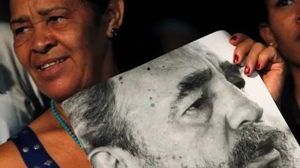 Cuba: Sute de mii de cubanezi îi aduc ultimul omagiu preşedintelui Fidel Castro GALERIE FOTO
