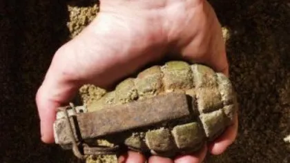 O grenadă din al Doilea Război Mondial a fost descoperită într-o livadă din Botoşani