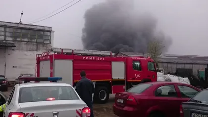 Incendiu violent la o hală din Ştefăneşti. Şase persoane au fost rănite UPDATE