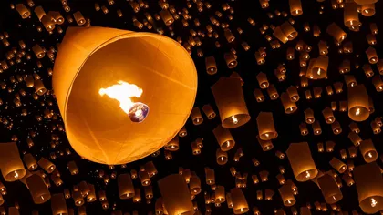 O sută de lampioane au fost lansate spre cer în amintirea victimelor accidentelor rutiere