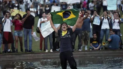Protestatarii antiguvernamentali au ocupat camera inferioară a Congresului din Brasilia