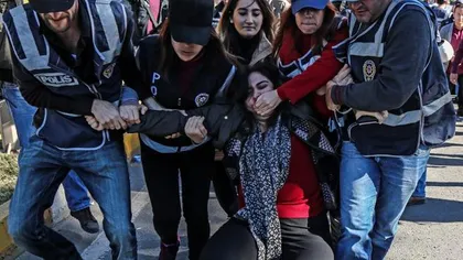 Proteste violente la Istanbul. Poliţia a intervenit cu tunuri cu apă şi gaze lacrimogene