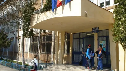 Sala de sport a unei şcoli din Timişoara riscă să se prăbuşească. Sute de elevi, în pericol