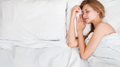 Obisnuieşti să dormi dezbrăcată? Află ce beneficii poţi avea pentru sănătate