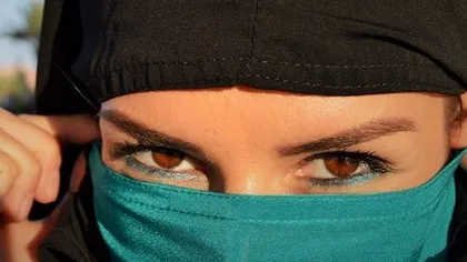 Stewardesa din România care i-a înnebunit pe arabi FOTO