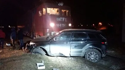 Autoturism lovit de tren în zona Gării Bucureştii Noi