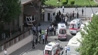 Atac sinucigaş asupra clădirii Guvernului din Xinjiang, contracarat de poliţie. Patru persoane au murit