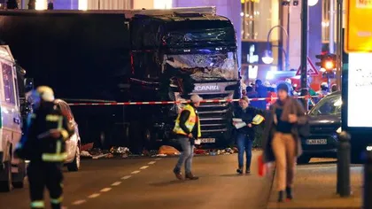 Un camion a intrat în mulţime, într-o piaţă de Crăciun din Berlin. 12 morţi şi 50 de răniţi. Statul Islamic a revendicat atentatul