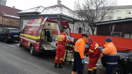 Incident cumplit într-un bloc din Bistriţa. Un bărbat a căzut pe casa scării în timp ce aştepta un pachet de la copii