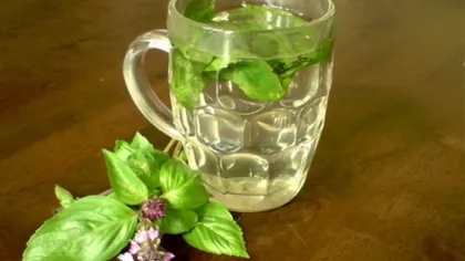 Ceaiul de busuioc, licoarea magică a dacilor care tratează zeci de boli