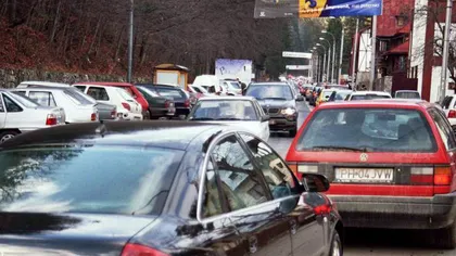 Aglomeraţie pe DN1, pe Valea Prahovei. Se circulă în coloană între staţiunile montane