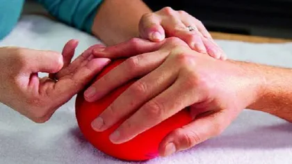 Simţi durere sau înţepături în degete? Iată ce trebuie să faci urgent