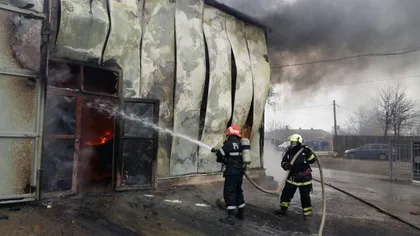 Incendiu într-o localitate din Constanţa. Un garaj în care se afla o cantitate mare cu motorină a fost cuprins de flăcări