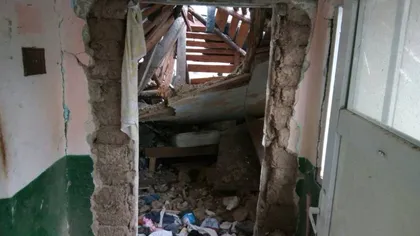 Explozie urmată de incendiu la o locuinţă din Constanţa. O bătrână de 78 de ani a fost rănită