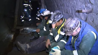 Minerii de la Vulcan şi Lonea refuză să intre în subteran, nemulţumiţi că nu au primit tichetele de masă