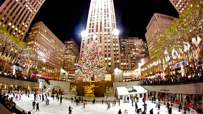 New Yorkul a dat startul sărbătorilor de iarnă. Alec Baldwin și Kate McKinnon au aprinse luminile VIDEO