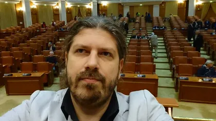 Remus Cernea şi-a făcut un selfie în plenul aproape gol al Camerei Deputaţilor, în ultima şedinţă a mandatului FOTO