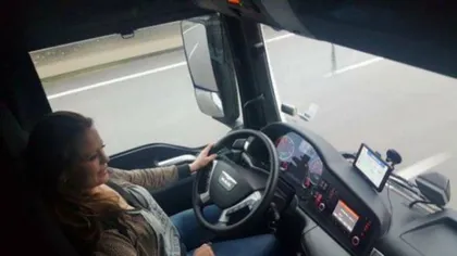 Cea mai SEXY şoferiţă de TIR este româncă şi FACE RAVAGII pe şoselele din Europa FOTO