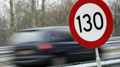 Şoferiţă depistată în timp ce gonea cu peste 200 de kilometri pe oră pe autostradă
