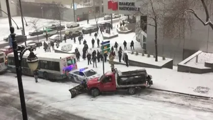 Canadienii, luaţi prin surprindere de prima zăpadă: Maşinile s-au făcut sanie
