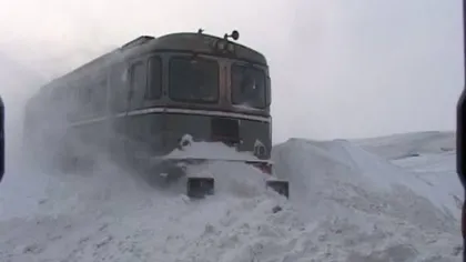 Trenurile InterRegio Bucureşti-Constanţa rămân anulate din cauza vremii. Vezi ce drumuri sunt închise