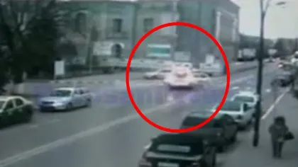 Accident în Botoşani. O ambulanţă a fost implicată VIDEO