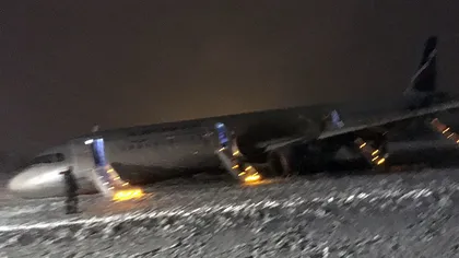 Grav accident aviatic: Un Aeroflot A321 a căzut la aterizare şi s-a oprit pe câmp. Avionul a fost la un pas de explozie VIDEO