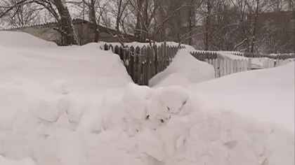 Ninsorile au făcut prăpăd în ţară. Casele din mai multe localităţi au fost înghiţite de zăpadă