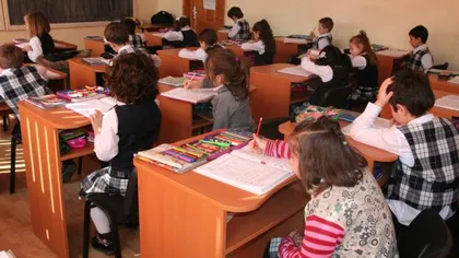 Aproape 250 de elevi cu păduchi la şcoală, în Capitală, după vacanţa de iarnă